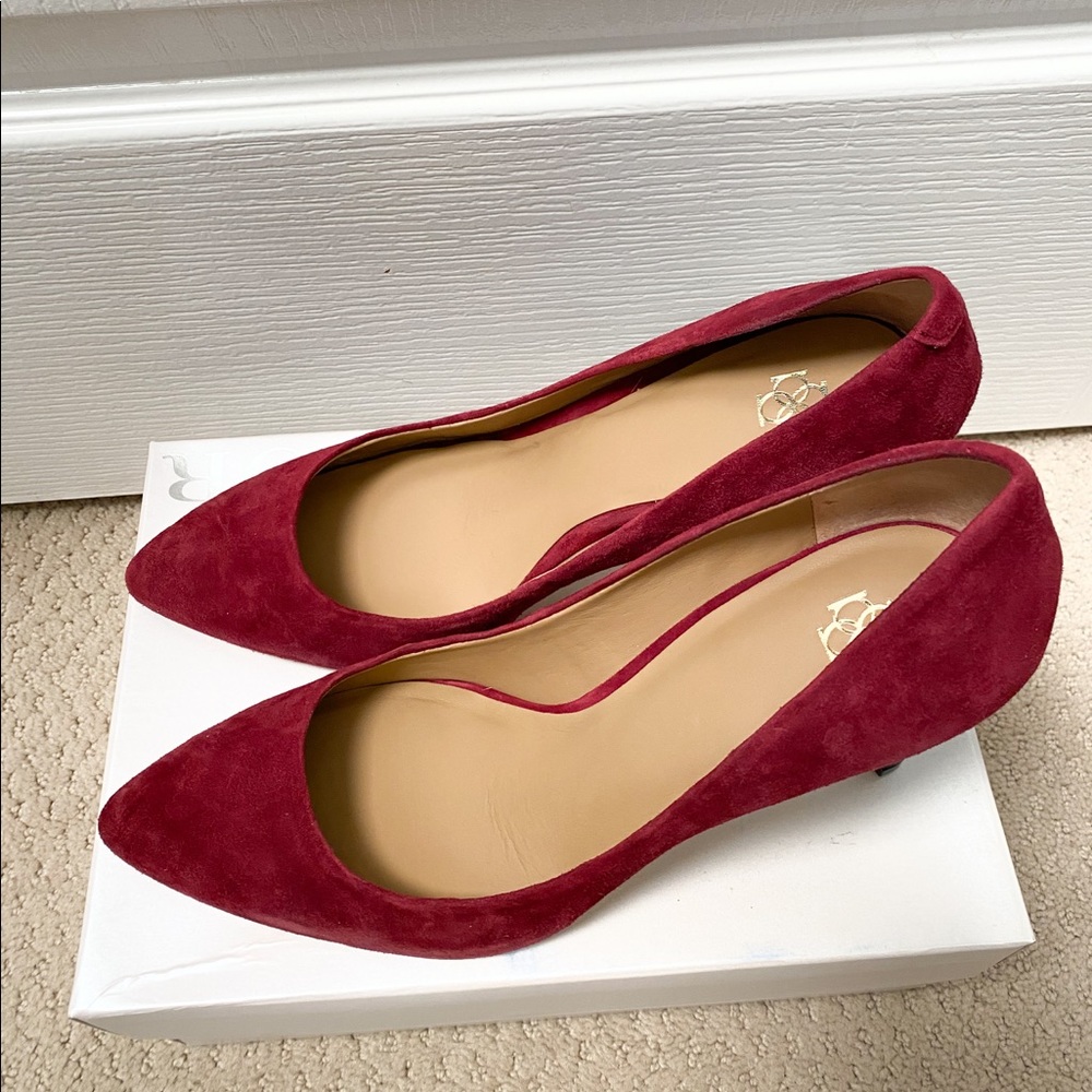 BRAND NEW Ann Taylor Burgundy Siren Suede Kenzie Pump Size 10 - Picture 2 of 5